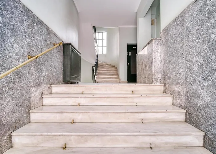 Stylish, Sunny New 2 Bedroom, Prime Central Athens