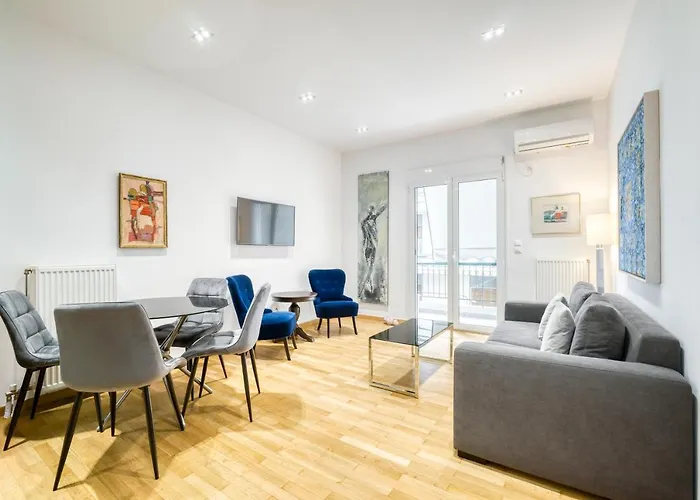Stylish, Sunny New 2 Bedroom, Prime Central Athens