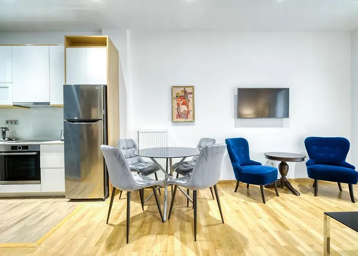 Stylish, Sunny New 2 Bedroom, Prime Central Athens