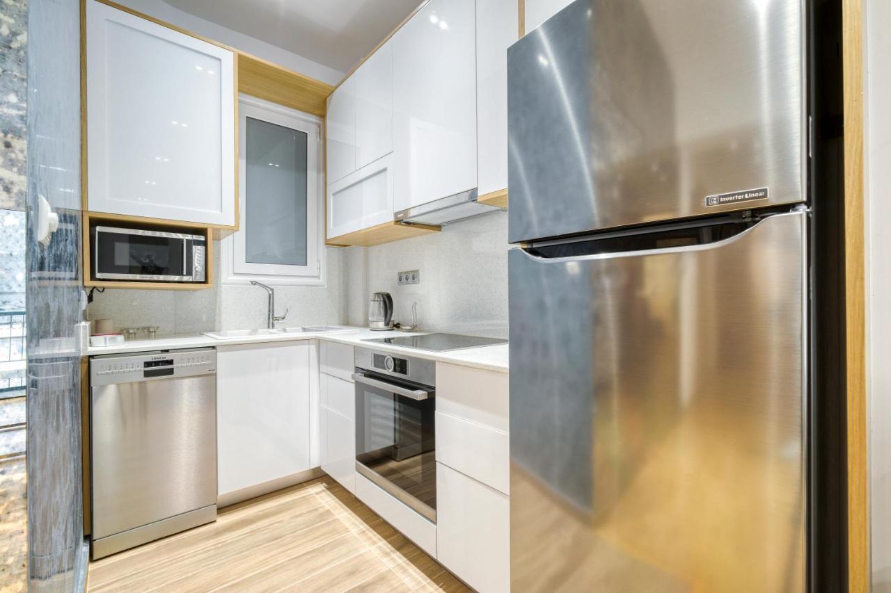 Apartment Stylish, Sunny New 2 Bedroom, Prime *