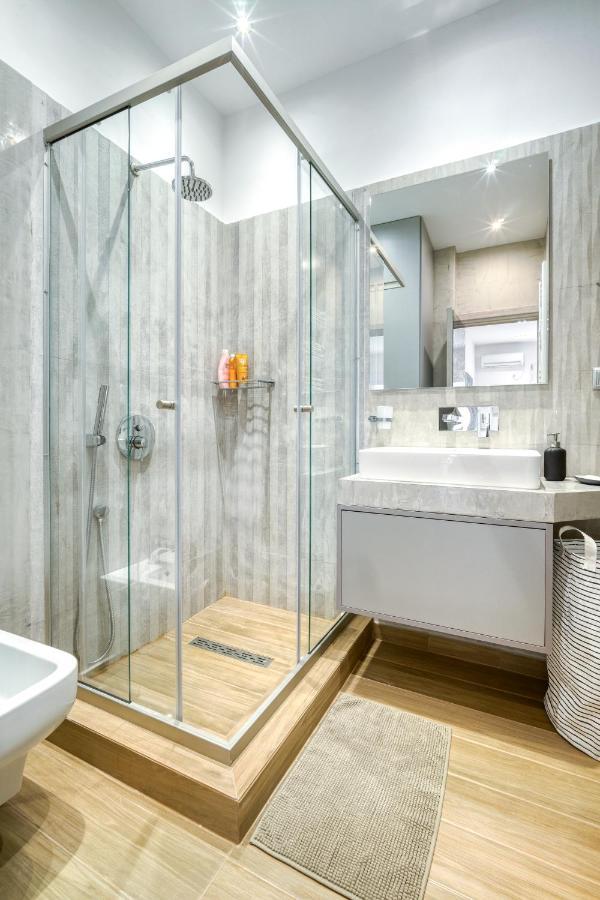 Stylish, Sunny New 2 Bedroom, Prime * Athens