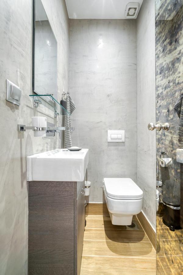 Stylish, Sunny New 2 Bedroom, Prime Apartment