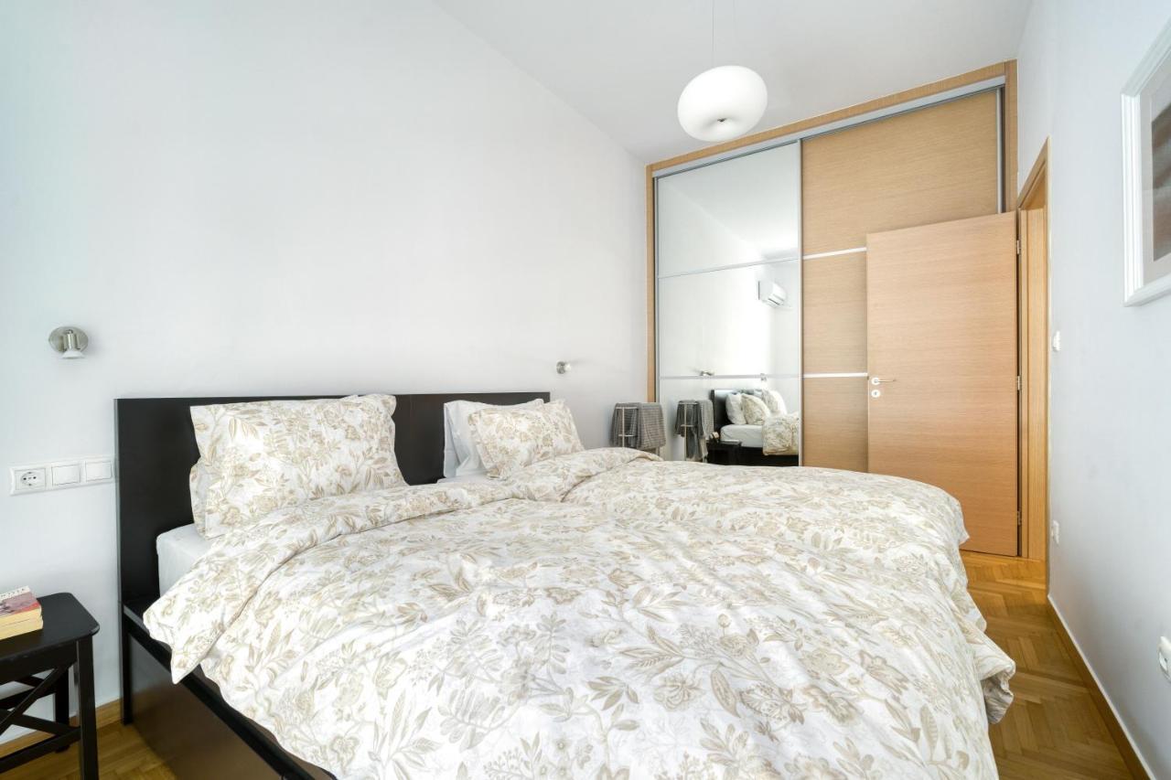 Stylish, Sunny New 2 Bedroom, Prime Apartment Athens