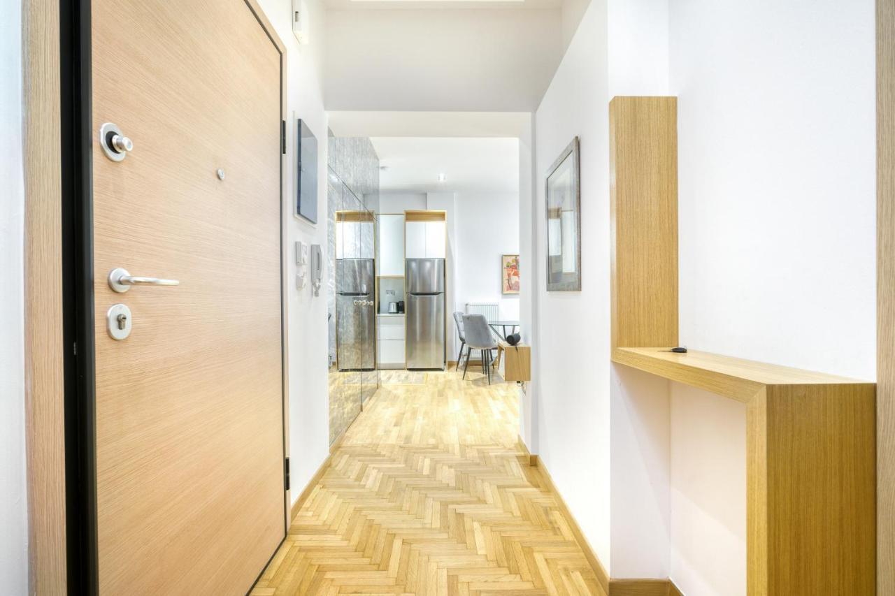 Stylish, Sunny New 2 Bedroom, Prime Athens