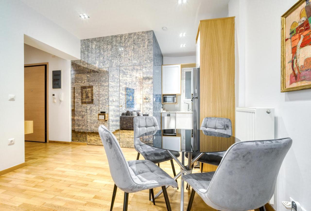Apartment Stylish, Sunny New 2 Bedroom, Prime Athens