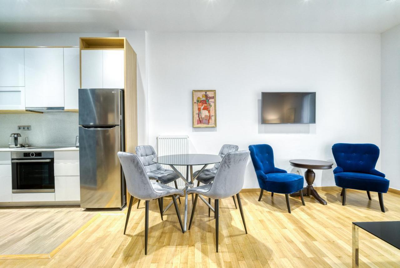 Apartment Stylish, Sunny New 2 Bedroom, Prime